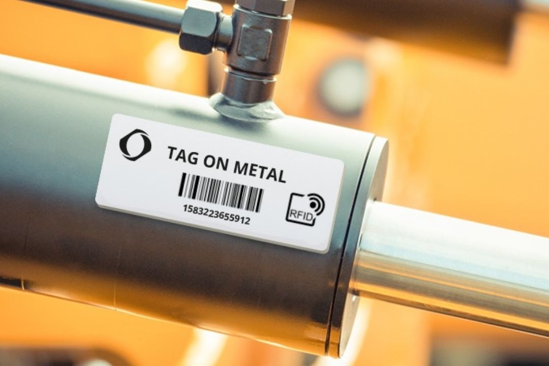 Giải Pháp Thẻ RFID Chống Kim Loại (On-Metal RFID Tag)