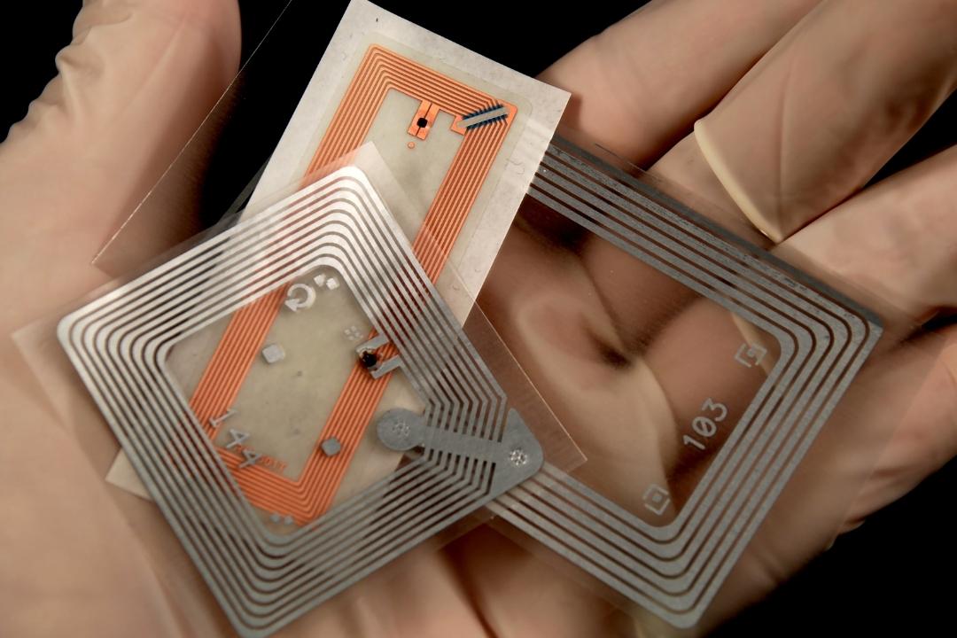 Phân Biệt Chip RFID, Lớp Phủ RFID, Thẻ RFID và Nhãn RFID